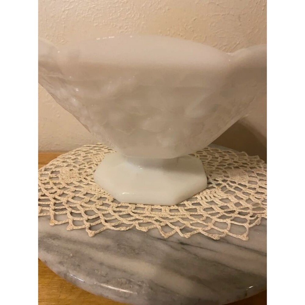 Vintage Anchor Hocking Milk Glass Harvest Grape Pedestal Bowl 9"